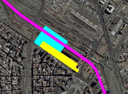 En celeste se muestra la superficie que ocuparía la nueva estación de Retiro. En magenta, el túnel que continúa hacia Constitución y Once. Aunque sólo se marca el túnel, la parrilla de vías y andenes para todos los servicios, locales y de larga distancia, abarcarían todo el ancho de la estación. En amarillo la zona de edificiación sobre la Av. Libertador que debería ofrecer servidumbre de paso a la nueva estación según requiera el proyecto de la misma. La línea magenta del túnel cubre en la imagen una de las dos bóvedas de la estación de Retiro que en realidad no serían dañadas por su trazado.